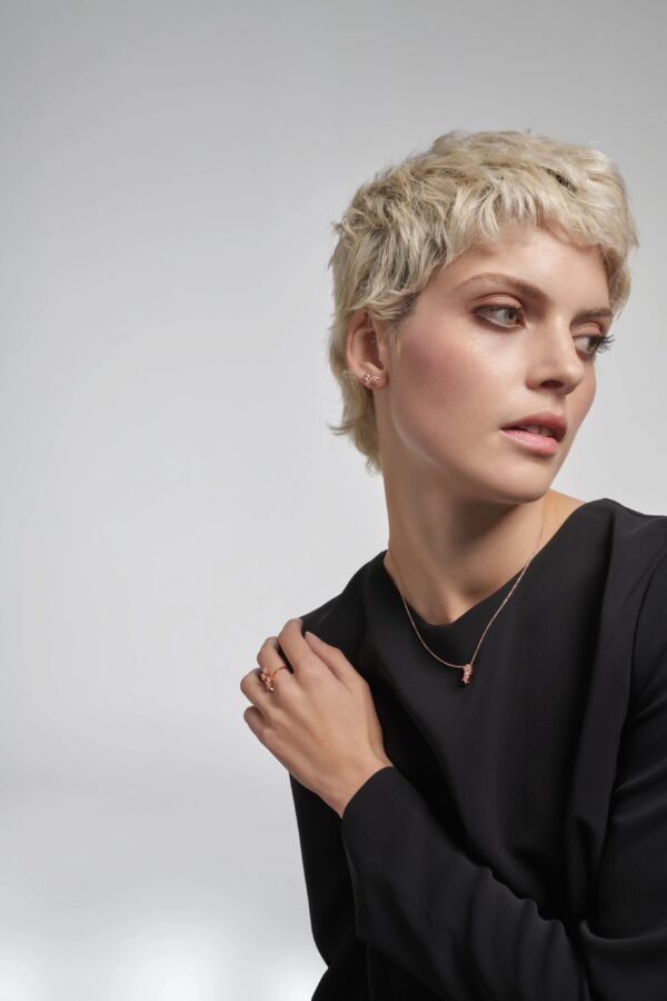Round brilliant flatback earrings - Image 3