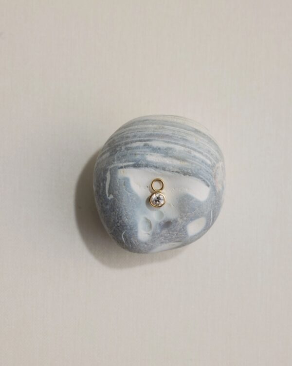 Round diamond earring charm - Image 12
